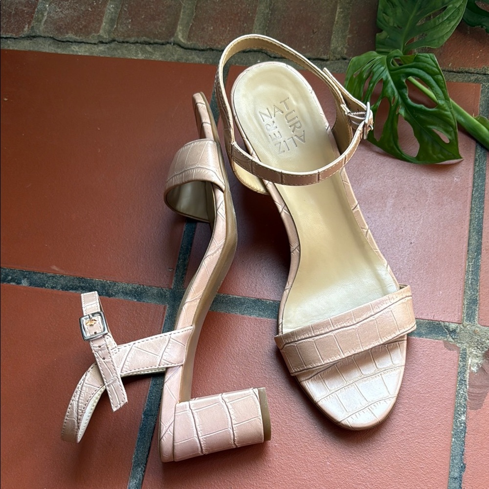 Naturalizer Women's 9.5 Nude Heels